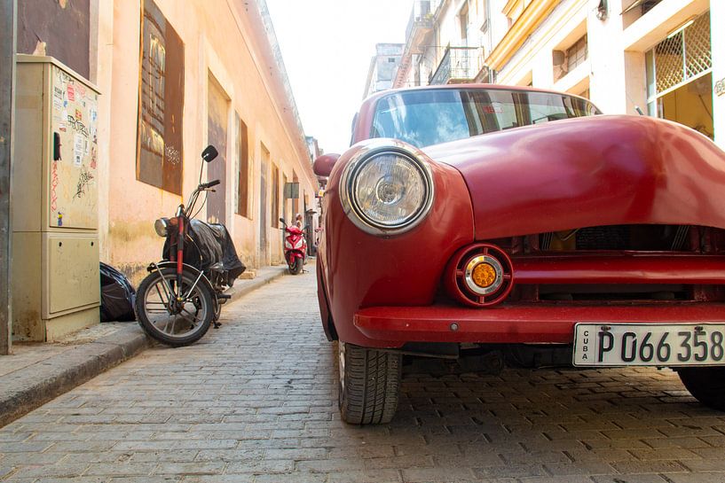 Cuba Street by Tom Hengst