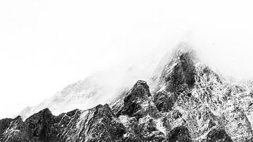 Fine art sneeuw op berg zwart/wit van EJH Photography