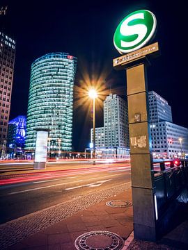 Berlin – Potsdamer Platz Square at Night van Alexander Voss