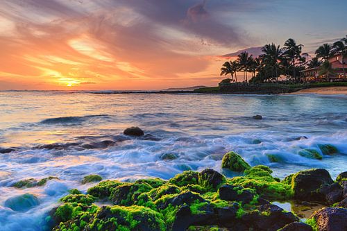 Coucher de soleil sur la plage de Brennecke, Kauai, Hawaii