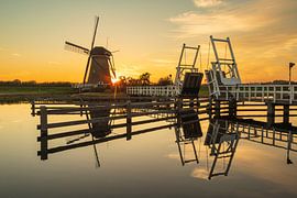 Sunset at the little bridge in Kinderdijk