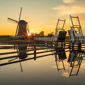 Sunset at the little bridge in Kinderdijk by Meindert Marinus