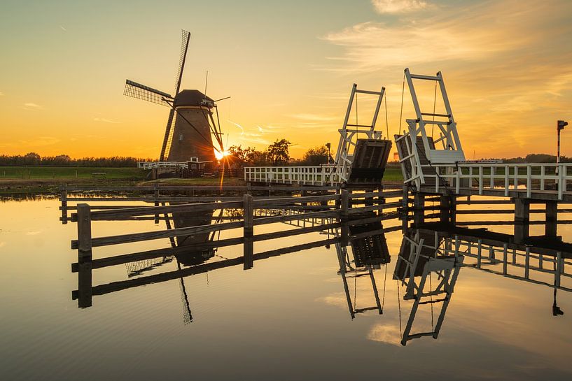 Sunset at the little bridge in Kinderdijk by Meindert Marinus