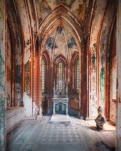 Verlaten Crypte in Italië. van Roman Robroek - Foto's van Verlaten Gebouwen