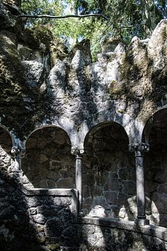 Puits d'initiation Quinta da Regaleira sur Jessica Arends