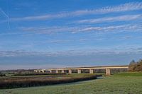 Neue IJssel-Brücke bei Zutphen an einem kalten Wintermorgen