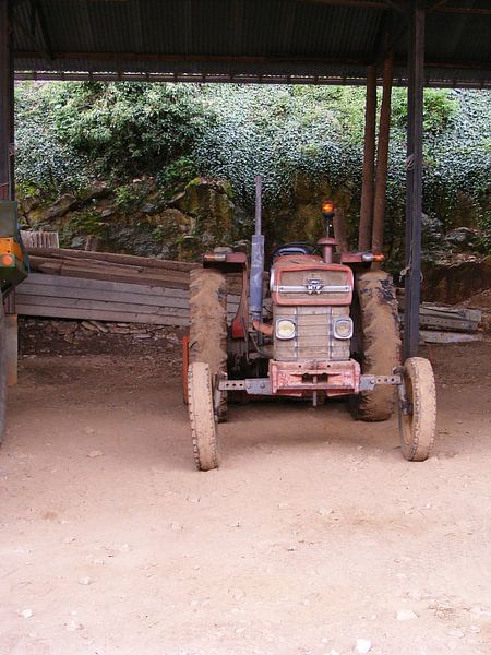 Tractor in Frankrijk by Mirjam van Ginkel