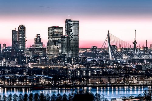 Skyline Rotterdam Euromast Erasmusbrug Wilhelminaplein en Kop van Zuid