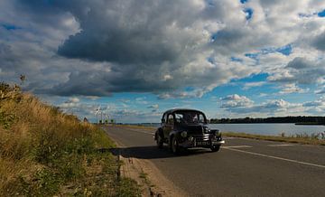 Klassieke Auto op de Dijk