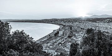 Nice aan de Côte d'Azur in Frankrijk - monochroom van Werner Dieterich