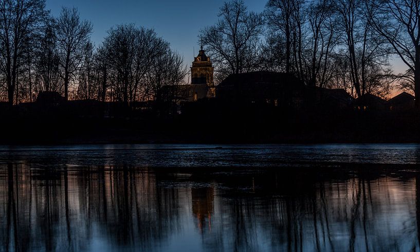 De Grote Kerk van Schoonhoven tijdens het blauwe uur by Stephan Neven