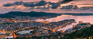 Zonsondergang Bergen, Noorwegen van Henk Meijer Photography
