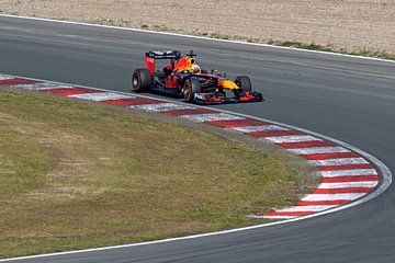 Max verstappen in das Red Bull Formel 1 2011 Auto ein (RB7) von Maurice de vries