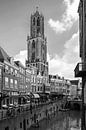 De Dom van Utrecht gezien vanaf de Stadhuisbrug in zwartwit van André Blom Fotografie Utrecht thumbnail