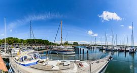 idyllischer Yachthafen Gustow in einer romantischen Lagune auf Rügen von GH Foto & Artdesign