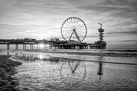 Scheveningen strand zonsondergang in zwart-wit