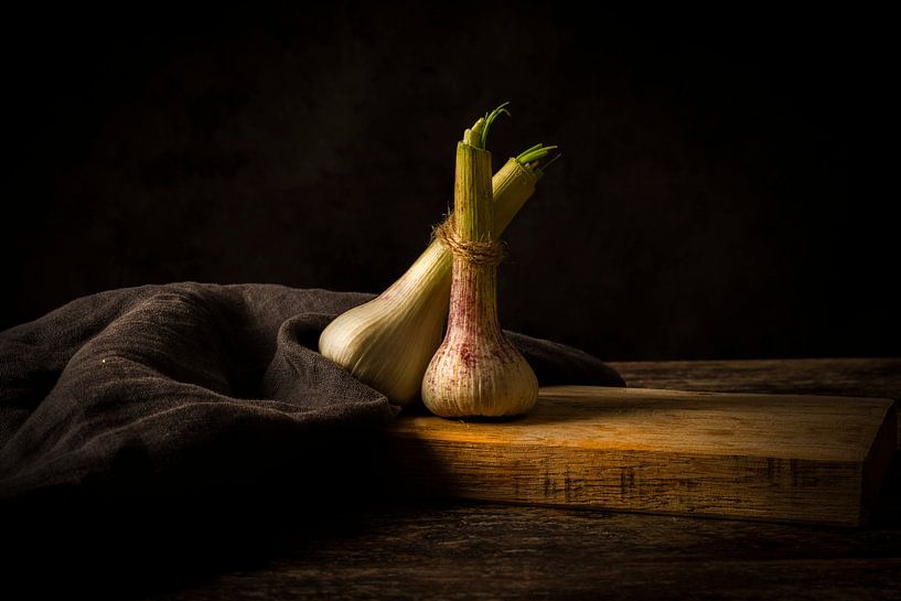 Garlic Still Life 2.0 by Annemieke Nierop