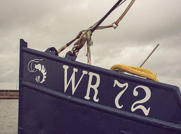 Navire de pêche WR 72 dans le port de Den Oever sur scheepskijkerhavenfotografie