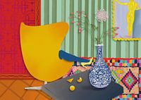 Vrouw in gele Egg chair