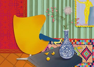 Vrouw in gele Egg chair van Angela Peters
