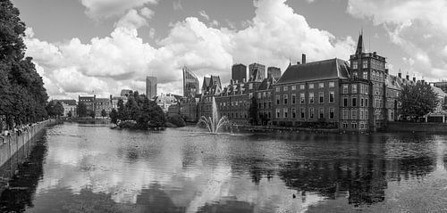 Binnenhof Den Haag met Hollandse luchten