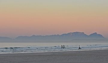prachtige zonsopgang over False Bay in Strand van Werner Lehmann