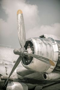 Altes Flugzeug mit Propellermotor