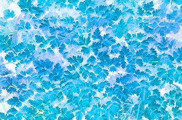 Blauwe blaadjes behang van Corinne Welp