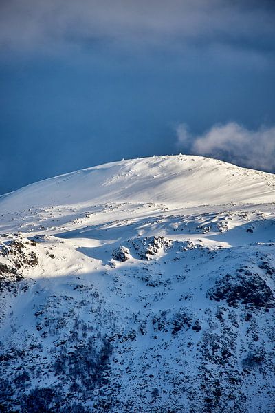 Serene mountain views, Norway by qtx