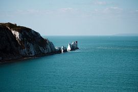 Natuurfotografie | Witte rotsen in blauwe zee van AIM52 Shop