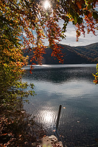 Plitvicer Seen und Wasserfälle im Herbst