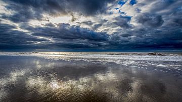 Wolken boven de Noordzee van Jacco van der Zwan