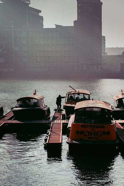 Wassertaxi Rotterdam von Henri van den Berg