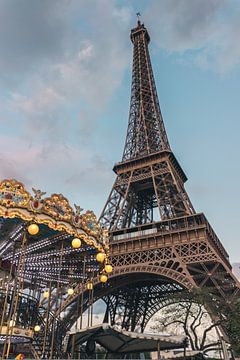 De Eiffeltoren in Parijs van Linda Schouw
