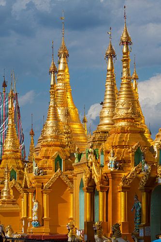 De Shwedagon Pagode in Yangon Myanmar