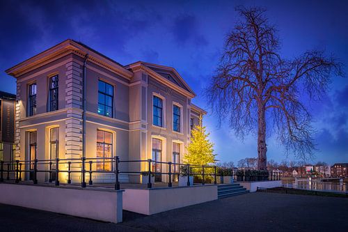 Het IJsselhotel tijdens de kerst met zonondergang
