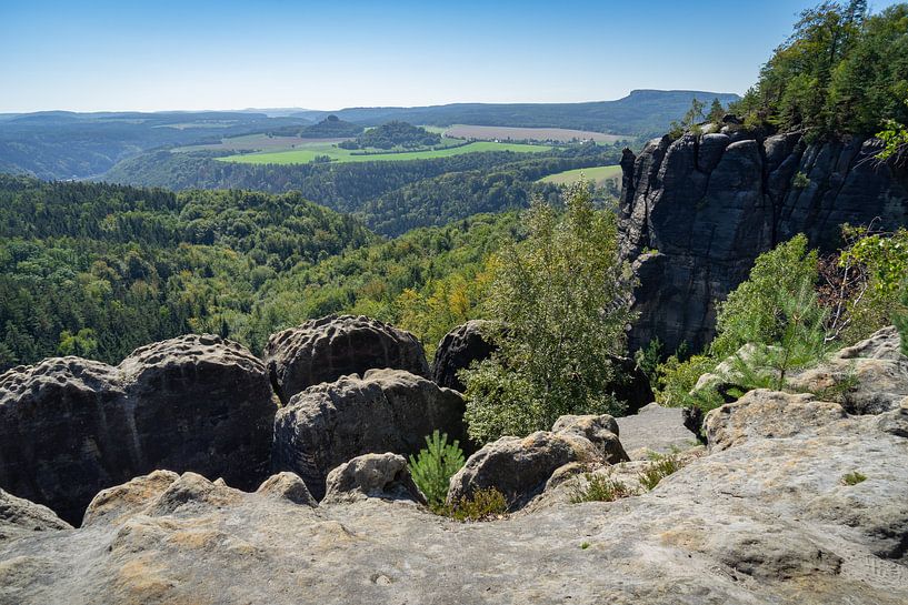 Uitzicht op Breite Kluft, Elbezandsteengebergte 1 van Adriana Müller