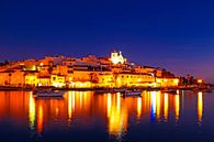 Ferragudo bij nacht - een typisch middeleeuws stadje in de Algarve Portugal von Eye on You Miniaturansicht