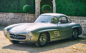 Mercedes-Benz 300SL Gullwing classic sports car