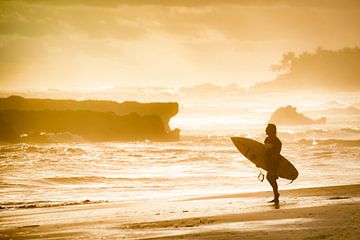 Surf à l'heure dorée à Canngu, Bali. sur Bart Hageman Photography