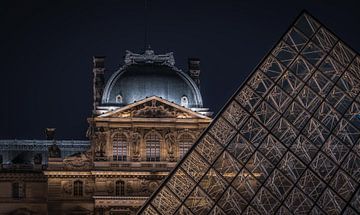Le Louvre Close Up