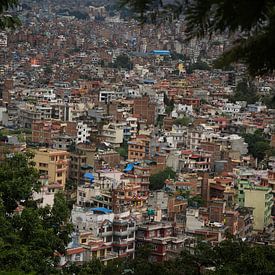 Stadsgezicht Kathmandu Nepal van Marilyn Bakker