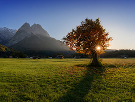 herbstliche Abendsonne in Garmisch-Partenkirchen, Bayern von Christina Bauer Photos