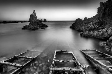 Paysage côtier près de l'Andalousie en Espagne en noir et blanc. sur Manfred Voss, Schwarz-weiss Fotografie