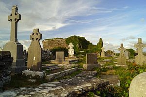 Die Ruinen der mittelalterlichen Kirche von Kilmacreehy  mit Friedhof