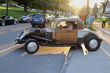 Oldtimer / Classic Car @ sunset  in Bennington, Vermont (2) van Kurt Vanvelk