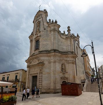 Zicht op Chiesa del Purgatorio (kerk met de schedels) in Matera, Italië