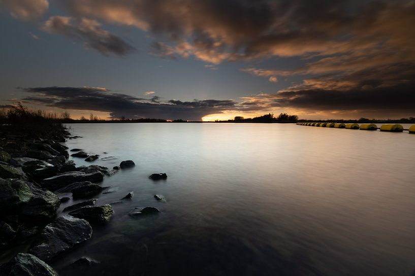 Coucher de soleil dans le parc national De Biesbosch. par Rick Ermstrang