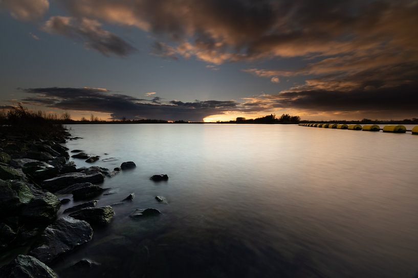 Sonnenuntergang im National Park De Biesbosch. von Rick Ermstrang