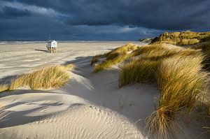 Huisje op het strand van Ellen van den Doel